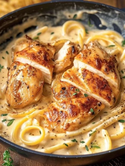 Ina Garten 🥧🍜 | Creamy Chicken Pasta 🍝🍗 | Facebook Chicken Alfredo Sauce, Homemade Chicken Alfredo, Chicken Alfredo Fettuccine Recipe, Panini Recipes Chicken, Chicken Breast Crockpot Recipes, Chicken And Pasta, Chicken Fettuccine Alfredo, Resep Pasta, Pasta Recipes Alfredo