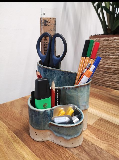 Pottery Desk Organizer, Clay Stationary Holder, Air Dry Clay Desk Organizer, Ceramic Desk Accessories, Ceramic Desk Organizer, Clay Pen Stand, Glina Ideas, Pottery Pencil Holder, Clay Pen Holder