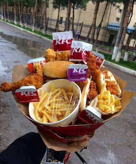 Fast Food Bouquet, Churro Bouquet, Bouquet Of Food, Kfc Bouquet, Food Flowers Bouquet, Taco Bouquet, Food Boquets, Chicken Bouquet, Kfc Food