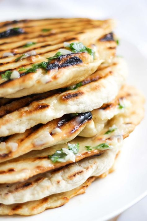 Really easy to make soft Flatbread. Just 3 ingredients, no yeast, cooked in 5 minutes. Served with homemade tzatziki and dripping with garlic butter. These homemade flatbread can also be turned into pizzas with toppings, used for sandwiches or as a replacement for naan breads. #tamingtwins #flatbread #flatbreadrecipe #flatbreads #yeastfreebread #easyrecipe #greekfood #indianfood #garlic #tzatziki #kidscooking Flatbread Ideas, Soft Flatbread, Slow Cooker Beef Curry, Garlic Flatbread, Easy Flatbread Recipes, Gluten Free Flatbread, Yeast Free Breads, Easy Flatbread, Homemade Flatbread