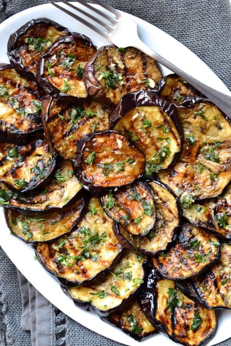 Grilled Side Dishes, Grilled Eggplant, Makanan Diet, Läcker Mat, Grain Free Recipes, Eggplant Recipes, Deilig Mat, Garlic Herb, Tikka Masala