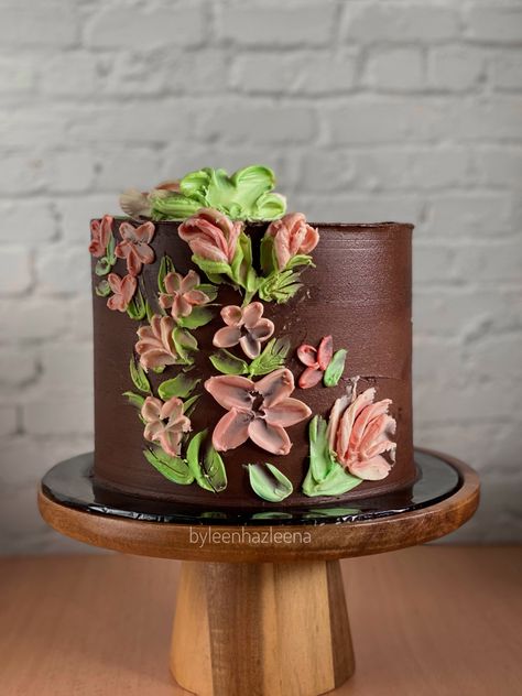 Chocolate Cake Icing, Floral Cakes, Cake Flower, Icing Colors, Cake Icing, Cake Chocolate, Floral Cake, Palette Knife, Flower Cake