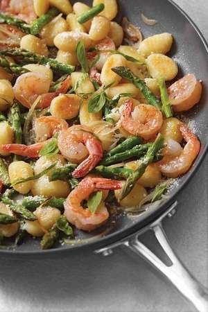 Gnocchi, shrimp, asparagus, cheese.... This looks amazing! One day...when I eat cheese and gnocchi again Gnocchi Shrimp, Gnocchi With Shrimp, Asparagus Cheese, Skillet Gnocchi, Shrimp Asparagus, Pasta Alla Carbonara, Shrimp And Asparagus, Skillet Dinners, Gnocchi Recipes