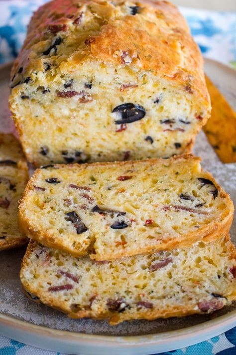 Breakfast Bacon Casserole, Savory Quick Bread, Bread With Cheese, Cheese And Olives, Fast Bread, Breakfast Bacon, Bacon Casserole, Olive Bread, Savory Bread