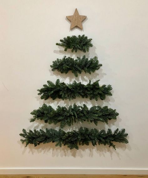 How to make an easy DIY space-saving Christmas tree Diy Christmas Tree Topper, Wall Christmas Tree, Tree Inspiration, Diy Space, Pencil Christmas Tree, Alternative Christmas, Alternative Christmas Tree, Christmas Tree Decorations Diy, White Christmas Trees