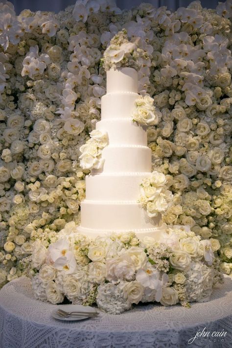 Giant Wedding Cake, Floral Fairytale Wedding, Fairytale Wedding Cake, Large Wedding Cake, Wedding Cake Hydrangea, Fairy Tale Wedding Cake, Large Wedding Cakes, Angel Wedding, Cake Display Table