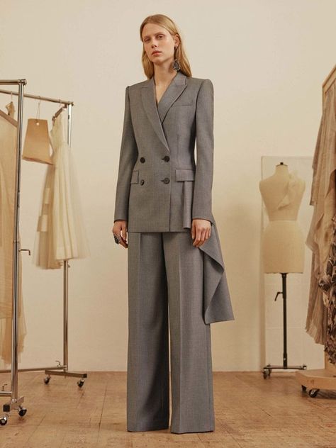 Fall Fashion Coats, Sarah Burton, Women Suits, Sales Office, Woman Suit Fashion, Power Dressing, Wire Sculpture, Fashion Seasons, Fashion Show Collection