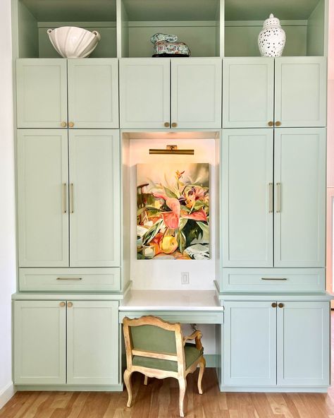 Art Studio Cabinets, Art Studio Storage Paint & Paint Tools, Studio Kitchenette, Backyard Art Studio, Backyard Art, Office Built Ins, Hidden Art, Studio Office, Maker Space