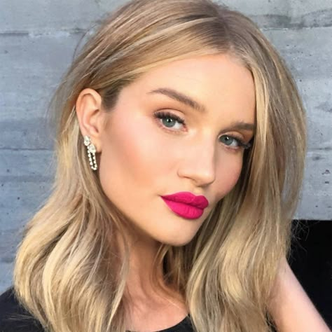 Rosie Huntington Whiteley Makeup, Magenta Lipstick, Pink Lipstick Makeup, Fuchsia Lipstick, Bright Pink Lips, Bright Pink Lipsticks, Pink Lips Makeup, Camilla Belle, Rosie Hw