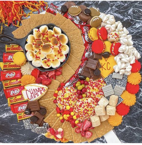 Superbowl Party Chiefs, Chiefs Super Bowl Party Decor, Kc Chiefs Super Bowl Snacks, Superbowl Party Food Ideas 49ers, Super Bowl Party Food Chiefs, Super Bowl Party Ideas 2024, Superbowl Party Decorations Chiefs, Chiefs Super Bowl Food, Kansas City Chiefs Charcuterie Board