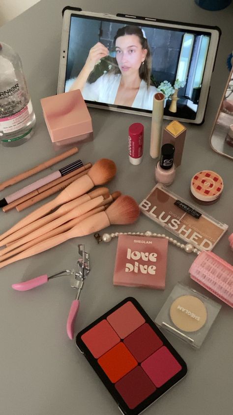 Makeup Astethic, Mobile Arrangement, Girls Things, Beauty Self Care, The Life I Want, Just Girl, Diy Desk, Best Version Of Yourself, Of Aesthetic