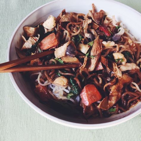 Veggie stir fry!  Cut up noodles and mash veg for B.  Carrot, shiitake, spinach and cauliflower with coconut milk, rice noodles and pinch soy and hoisin sauces. Coconut Milk Rice, Milk Rice, Veggie Stir Fry, Hoisin Sauce, Rice Noodles, Cut Up, Stir Fry, Coconut Milk, Spinach