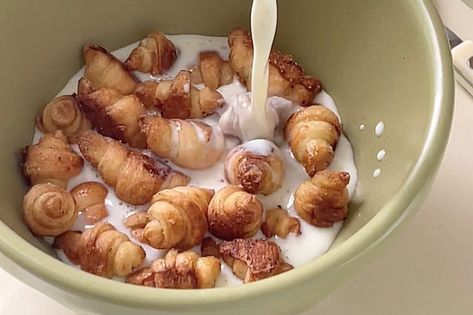 Mini Croissant Cereal, Croissant Cereal, Mini Croissant, Mini Croissants, Egg Wash, Whole Milk, Cinnamon Sugar, 1 Egg, Baking Sheet