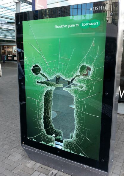 Was nou maar naar Specsavers gegaan! Guerrilla Advertising, Funny Advertising, Funny Commercial Ads, Guerrilla Marketing, Clever Advertising, Funny Commercials, 광고 디자인, Commercial Ads, Publicidad Creativa