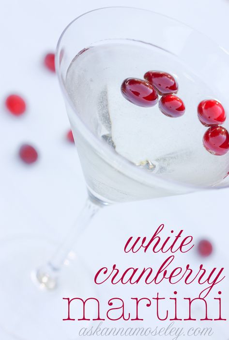 White Cranberry Martini (the perfect holiday martini) -- Ask Anna White Cranberry Martini, Snowflake Martini Recipe, Mistletoe Martini, Lavender Martini, Cranberry Martini, Creme Brulee Desserts, Holiday Martinis, Whipped Cream Vodka, White Cranberry Juice