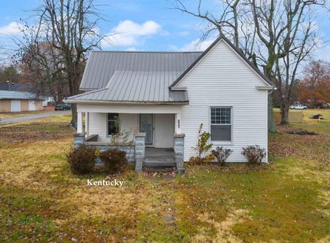 Under $75K Thursday - c.1910 Cheap House For Sale in Kentucky $65K - Old Houses Under $50K Metal Roof Front Porch, Cheap Houses For Sale, Cheap House, Cheap Houses, Starter Home, Large Bathrooms, Corner Lot, Eat In Kitchen, Covered Porch