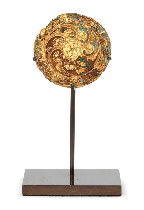 A Chinese bronze and gold circular plaque, Eastern Han dynasty, finely filigree and bead decorated with a spiralling flower motif around a central... Zhou Dynasty, Gold Belt Buckle, Warring States Period, Han Dynasty, Chinese Bronze, Gold Belts, High Relief, Flower Motif, Art Furniture