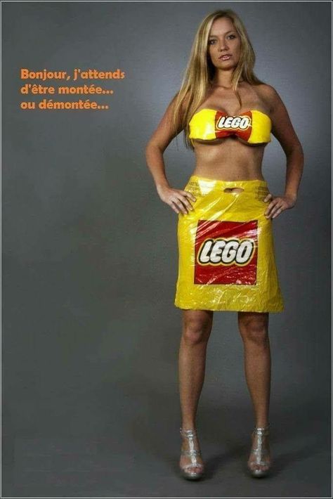 Lego Humor, Anything But Clothes, Retro Advertising, Funny Messages, Twisted Humor, Look Fashion, Funny Images, Funny Jokes, Pin Up