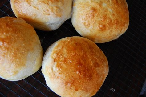 Ive been finding that making bread bowls can be tricky because if you let them rise too long, they tend to flatten out. Try to stick to the timing as best you can. Use the 2lb. setting on your machine if you have the option. Bread Bowls Recipe, Bread Bowl Soup, Bread Machine Bread, Homemade Bread Bowls, Bread Bowl Recipe, Bread Tags, Bread Maker Recipes, Recipe Baking, Making Bread