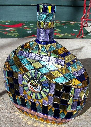 Bottle Art Videos, Watercolor Ideas Easy, Patron Bottles, Mosaic Vases, Mosaic Bottles, Memory Jars, Pretty Paintings, Decorated Bottles, Old Wine Bottles