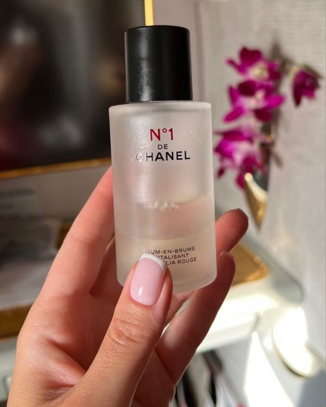 N°1 DE CHANEL Revitalizing Serum in Mist - Skin care Chanel Serum, Perfect Skin Care Routine, Face Mist, Perfect Skin, Skin Care Essentials, Care Routine, How To Feel Beautiful, Beauty Skin, Skin Care Routine