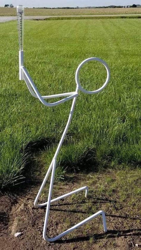 Rain gauge. Pray for rain. Art Fer, Welded Metal Projects, Art Projects Ideas, Wire Art Sculpture, Rain Gauge, Metal Fabrication Tools, Metal Artwork Wall, Welding Art Projects, Metal Working Projects