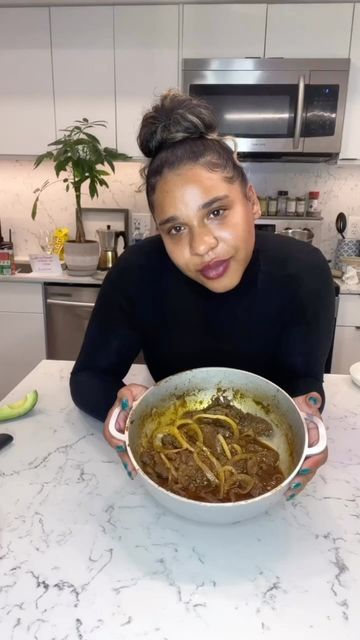 Dahianna on Instagram: "Bistec Encebollado The Dominican Way 🇩🇴 bueno, my way! I served this with un pure de yuca. Last recipe video of the year, maybe 🤔😂This year although a crazy one, was filled with so many blessings and growth! We at 167k, now that’s crazy! Thank you guys & Enjoy!!! . . . #cookingwitd #bistecencebollado #beefsteak #bistec #bistek #cebolla #dominicanfood #comidadominicana #steaklover" Yuca Dominican Recipes, Dominican Carne Guisada Recipe, Bistec Encebollado Puerto Rican, Puerto Rican Bistec Encebollado, Dominican Bistec Encebollado, Bistec Encebollado Dominicano, Bistec Encebollado, Dominican Food, Lamb Chops