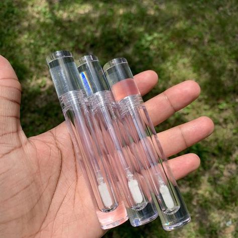 Lipgloss Tubes, Clear Lipgloss, Evening Eye Makeup, Lip Gloss Homemade, Lip Gloss Cosmetics, Lip Balm Collection, Lip Gloss Balm, Diy Lip Gloss, Lipgloss Lips