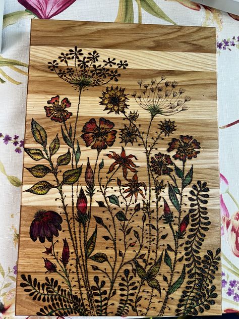 Wood Burned Birdhouse, Botanical Wood Burning, Wood Burning Furniture Ideas, Wood Burned Flowers Design, Wood Burn Projects, Woodburn Flowers, Flower Pyrography, Floral Wood Burning, Pyrography Ideas Inspiration