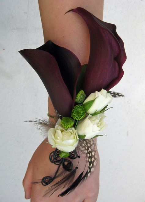 SO beautiful! Bridesmaids wore corsages instead of having a bouquet. mini calla lilies with accents of spray roses and button mums. Finished off with feathers. Flowers And Feathers, Mini Calla Lilies, Peacock Wedding Theme, Bridesmaid Corsage, Corsage And Boutonniere, Corsage Prom, Fleur Design, Prom Flowers, Peacock Wedding