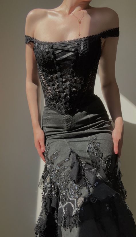 Dark Fairy Clothes, Dark Cottagecore Aesthetic Outfits, Queen Core, Aquarius Fashion, Witchy Dresses, Prom Dress Inspo, Thrift Inspo, Prom 2024, Fairy Clothes