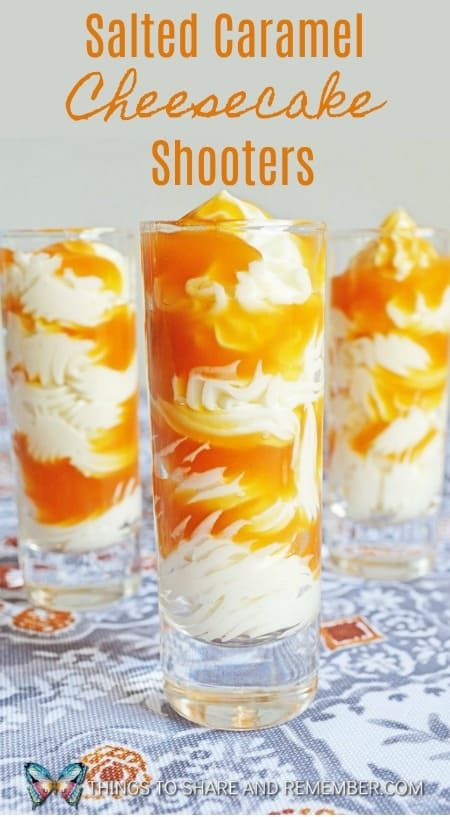 Caramel Cheesecake Shooters, Mini Dessert Shooters, Dessert Shooters Recipes, Cheesecake Shooters, Cheesecake Caramel, Shot Glass Desserts, Raspberry No Bake Cheesecake, Shooter Recipes, Banana Pudding Desserts