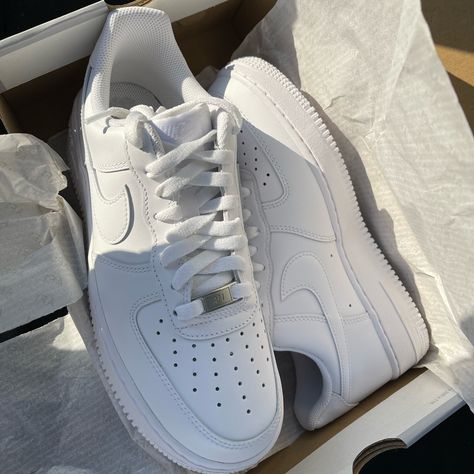 Air Force 1s White Nikes Aesthetic, Air Forces Aesthetic, Shoes Air Force 1s, Airforce 1s, White Air Force Ones, Shoes Air Force, Womens Workout Shoes, Nike Shoes Air, White Air Forces