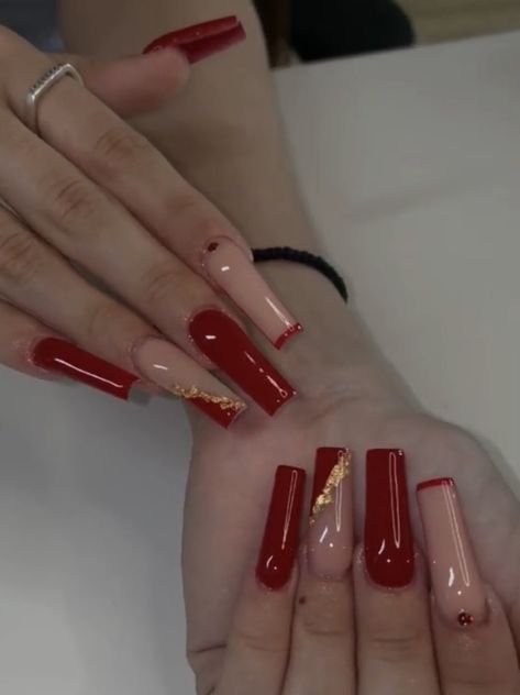 Sweet 16 Nails, Maroon Nail, Burgundy Acrylic Nails, Long Red Nails, Prom Nails Red, Red And White Nails, Red And Gold Nails, Acrylic Nails Nude, Nails Medium Length