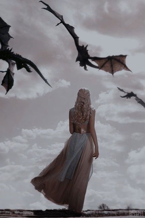 Daenerys Targaryen Aesthetic, جون سنو, The Iron Throne, Medieval Aesthetic, Fairytale Aesthetic, Victorian Aesthetic, Targaryen Aesthetic, Fantasy Life, Royalty Aesthetic