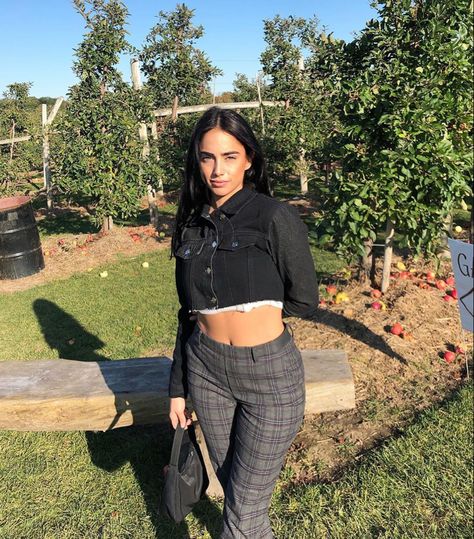 Maria Georgas on Instagram: “Wholesome girl” Maria Georges, Maria Georgas Outfits, Fall Winter, Autumn Fashion, Instagram