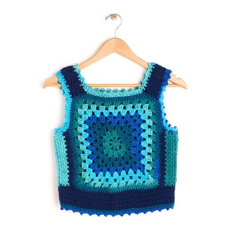 13 Easy 70s Style Granny Square Vest Free Crochet Patterns - Little World of Whimsy Crochet Vest Pattern Free, Granny Square Vest, Heart Granny Square, Crochet Retro, Crochet Halter Top Pattern, Halter Top Pattern, Vest Pattern Free, Toddler Vest, Colorful Vest