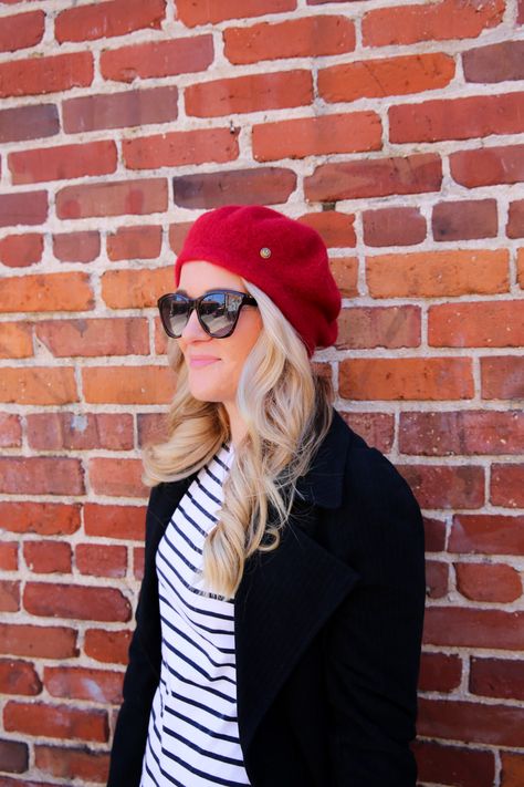 How To Wear A Beret Hat With Long Hair, How To Wear A Beret Hat, Beret Outfit Street Style, Beret Outfits, How To Wear A Beret, Beret Outfit, Monkey Toy, Red Beret, Black Beret