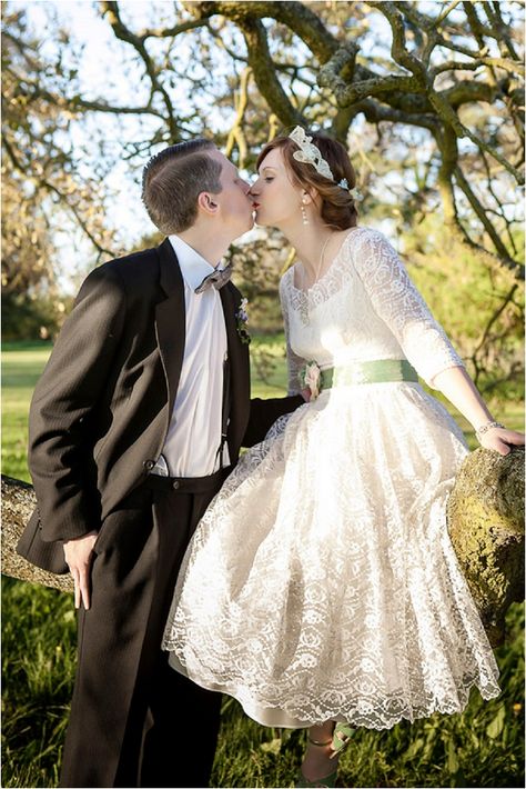 Vintage Wedding Dress 1940s, 1940s Wedding Theme, 40s Wedding Dresses, 40s Wedding, Vintage Weddingdress, 1940s Wedding Dress, 1940s Wedding, Tea Length Wedding, Alternative Wedding Dresses