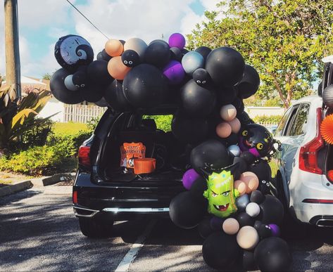 Trunk or treat Halloween balloons Trunk Or Treat Backdrop, Trunk Or Treat With Balloons, Trunk Or Treat Balloon Arch, Trunk Or Treat Balloons, Halloween Balloons Decorations, Trunk Party, Halloween Songs, Balloons Decorations, Halloween Balloons