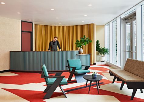 The Durham North Carolina hotel by Commune Mid Century Modern Office, Hotel Reception, Vintage Style Decorating, Hotel Project, Interior Renovation, Modern Hotel, Design Del Prodotto, Hotel Interior, Hotel Lobby