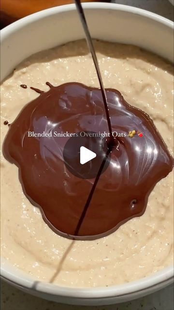 Blended Oats Recipe, Snickers Overnight Oats, Blended Overnight Oats, Blended Oats, Night Oats, Heathy Snack, Fast 800, Smooth Peanut Butter, Smart Snacks