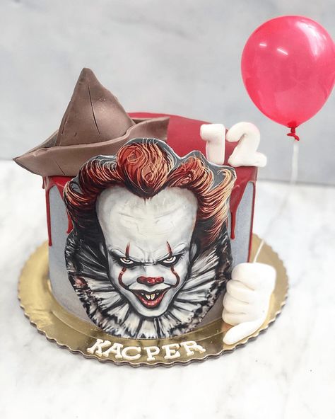 IT Cake Design Images (IT Birthday Cake Ideas) Penny Wise Cake, It Birthday Cake, Joker Cake, Carnival Cake, Horror Cake, Cake Design Images, Pasteles Halloween, Clown Cake, It Cake