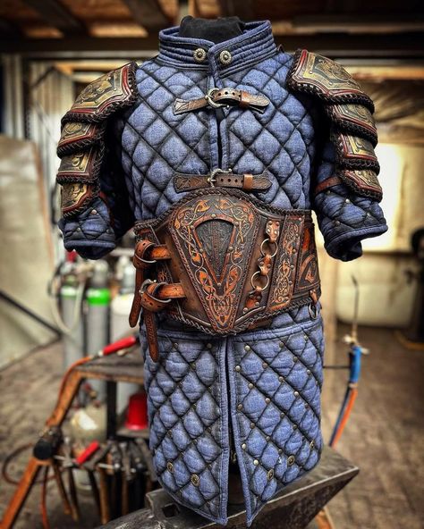 Viking Cosplay, Viking Armor, Costume Armour, Armor Clothing, Interesting Outfits, Historical Armor, Concept Clothing, Leather Armor, Arm Armor