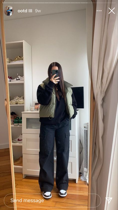 Black Cargo Pants Outfit, Cute Outfits To Wear, Outfit Vest, Muslim Outfits Casual, Cargo Pants Outfit, Outfits To Wear, Cold Outfits, Trendy Outfits For Teens, Muslim Outfits