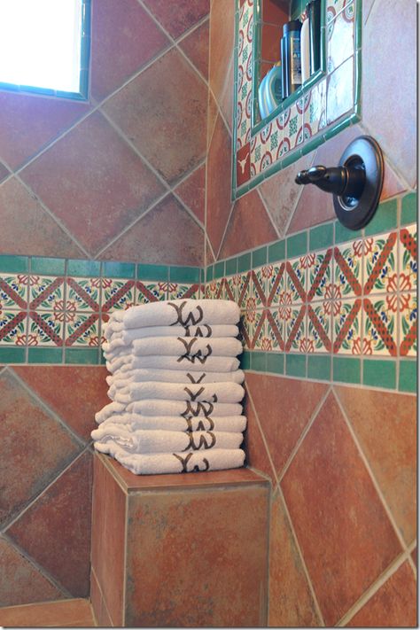 Terracotta Floor Bathroom, Mexico Tile, Southwest Bathroom, Mexican Tile Bathroom, Spanish Style Bathrooms, Spanish Bathroom, Mexican Bathroom, Bathroom Shower Design, Mexican Home Decor