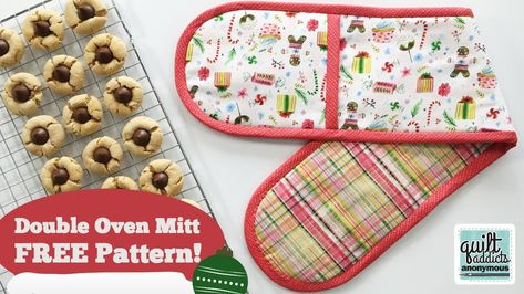 Oven Gloves Pattern, Double Oven Mitt, Rug Binding, Layer Cake Quilts, Potholder Patterns, Crochet Table Runner, Table Runner Pattern, Diy Holder, Holiday Fabric