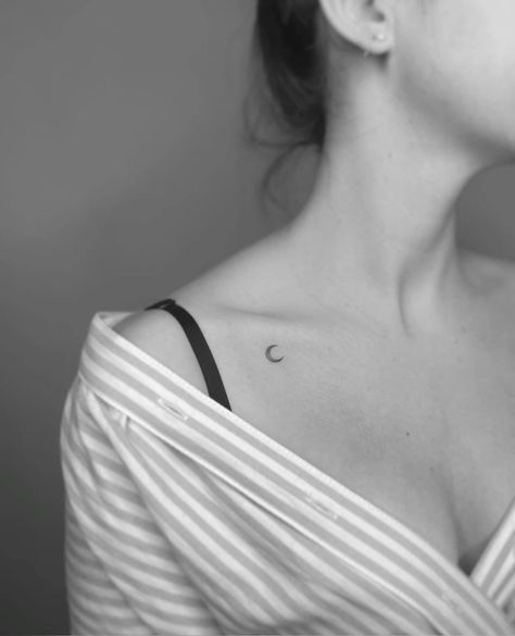 Moon Tattoo Designs Collar Bone, Small Moon Tattoo Placement, Tattoos Near Collar Bone, Moon And Stars Collar Bone Tattoo, Moon Tattoo On Chest, Small Tattoos Collar Bone, Moon Collar Bone Tattoo, Moon Tattoo Collar Bone, Moon Tattoo Chest