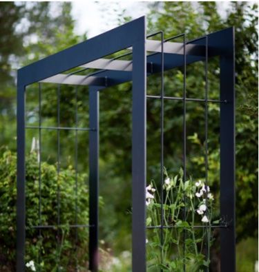 Pergola Summer Snow is an arch designed to be used for creating rooms and adding structure for both public spaces and private gardens. It has the perfect s Pergola Modern, Pergola Diy, Diy Garden Trellis, Metal Trellis, Rose Trellis, Front Courtyard, Metal Pergola, Garden Vines, Deco Rose