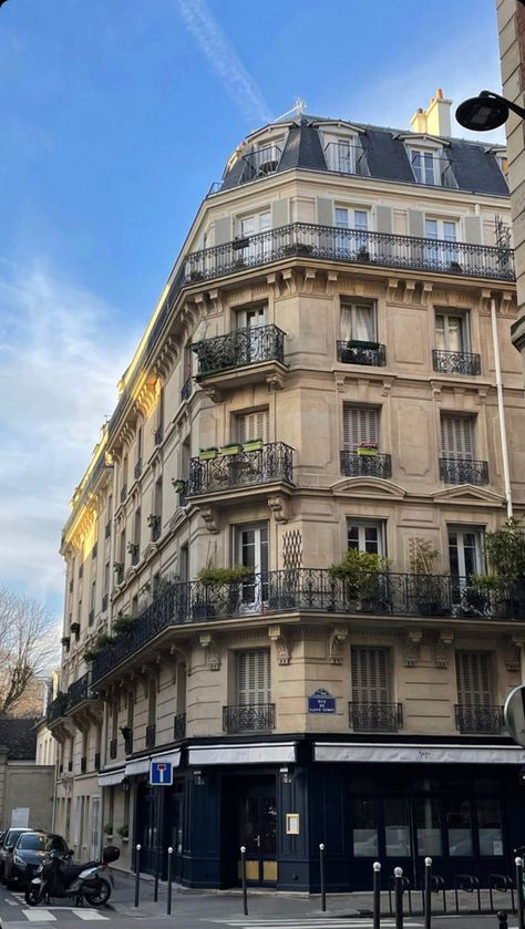 Haussmann Architecture, Paris House, Parisian House, French Aesthetic, France Aesthetic, Paris Architecture, Paris Vibes, Classic Villa, European Aesthetic